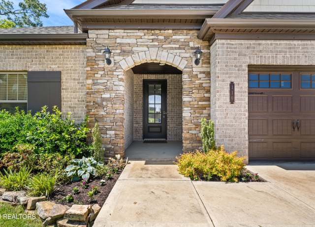 Property at 110 Aspen Dr, Lenoir City, TN 37771, 4 beds, 3 baths