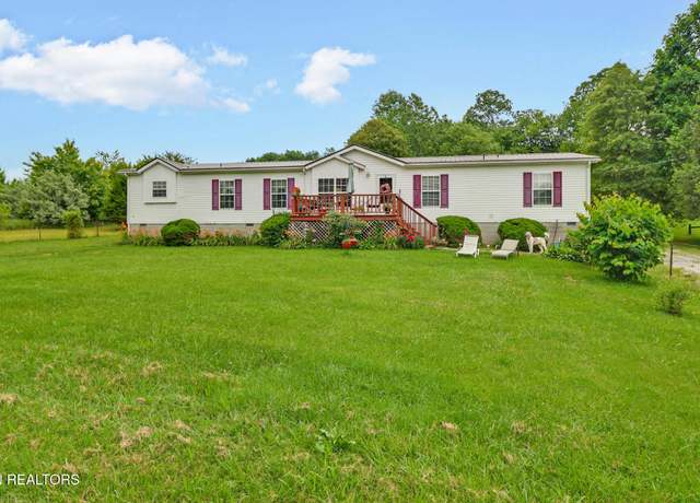 Property at 627 Clint Lowe Rd, Crossville, TN 38572, 3 beds, 2 baths
