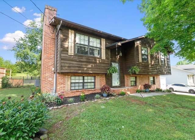 Property at 3901 Davis Ford Rd, Maryville, TN 37804, 3 beds, 3 baths
