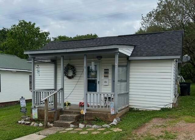 Property at 808 Summer St, Loudon, TN 37774, 2 beds, 1 bath