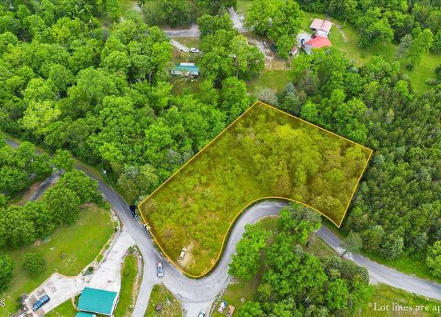 Property at 366 Shawnee Dr, Jacksboro, TN 37757