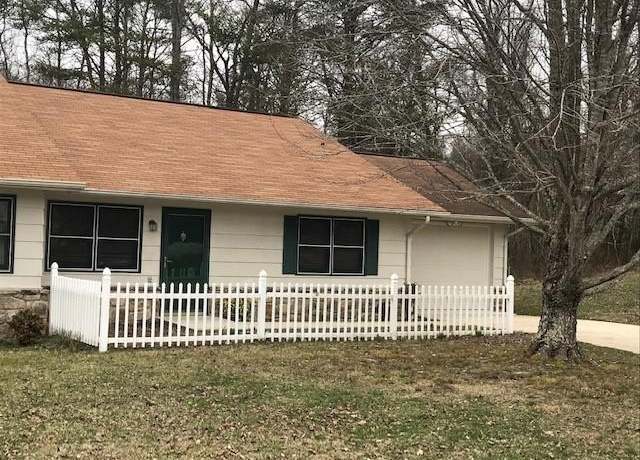 Property at 104 Wood Ln, Sparta, TN 38583, 2 beds, 1 bath