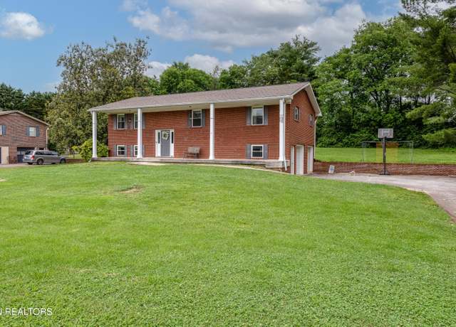 Property at 918 Williams St, Maryville, TN 37803, 4 beds, 2.5 baths