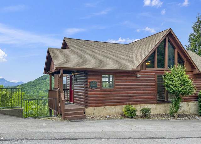 Property at 1644 Pinewood Way, Sevierville, TN 37862, 4 beds, 4.5 baths