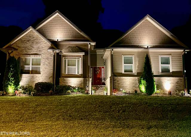 Property at 103 Crossroads Blvd, Oak Ridge, TN 37830, 3 beds, 2 baths