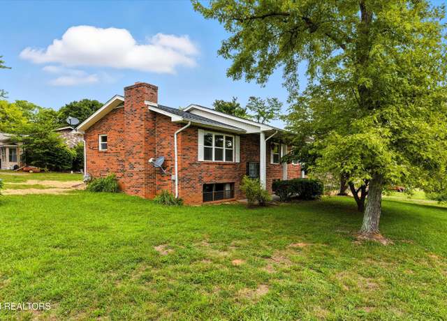 Property at 426 First St, Seymour, TN 37865, 3 beds, 2.5 baths