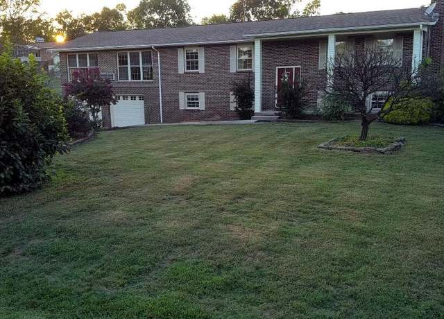 Property at 406 Iroquois Ln, Seymour, TN 37865, 3 beds, 2.5 baths