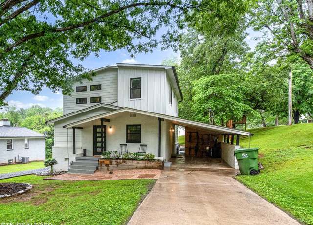 Property at 605 N Maple St, Maryville, TN 37801, 4 beds, 3 baths
