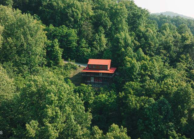 Property at 3305 Red Wolfe Rd, Sevierville, TN 37862, 4 beds, 5 baths
