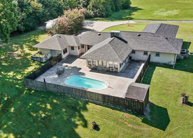 Property at 811 Old Hwy 68, Sweetwater, TN 37874, 4 beds, 3 baths
