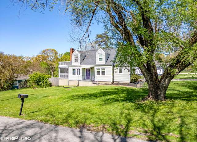 Property at 542 Henderson St, Maryville, TN 37804, 3 beds, 2 baths