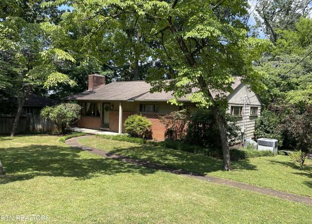 Property at 108 Hickory Dr, Maryville, TN 37804, 3 beds, 1.5 baths