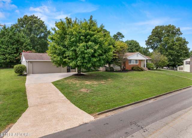 Property at 700 W 6th Ave, Lenoir City, TN 37771, 3 beds, 1.5 baths
