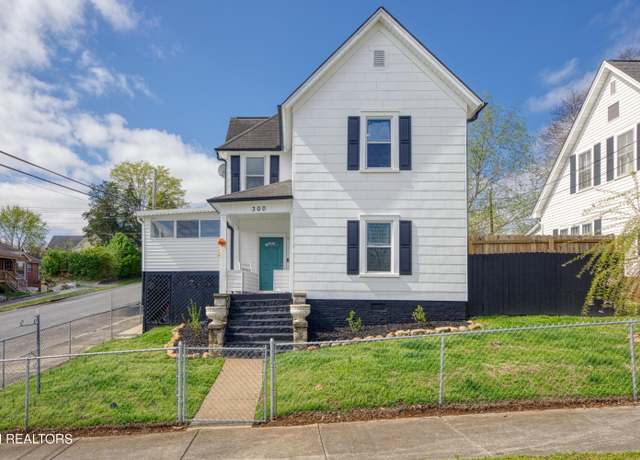 Property at 300 N B St, Lenoir City, TN 37771, 3 beds, 3 baths