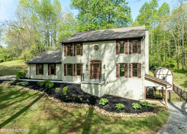 Property at 2109 Southwood Dr, Maryville, TN 37803, 4 beds, 3.5 baths