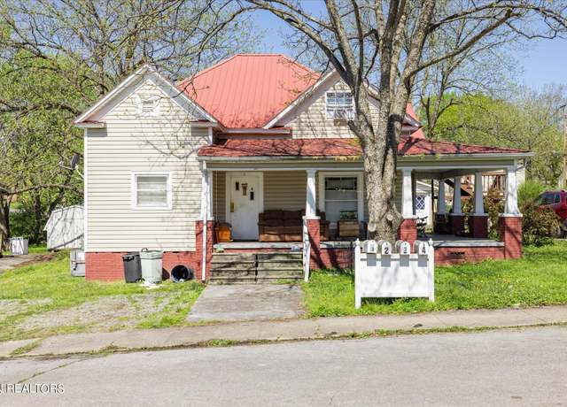 Property at 714 Washington Ave, Etowah, TN 37331, 6 beds