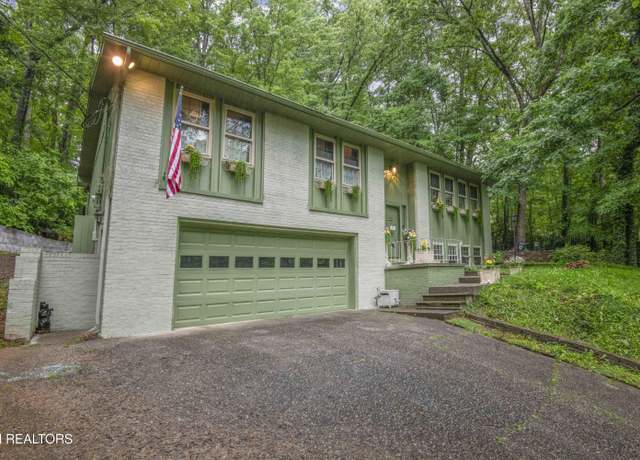 Property at 2703 Wildwood Rd, Maryville, TN 37804, 3 beds, 3 baths