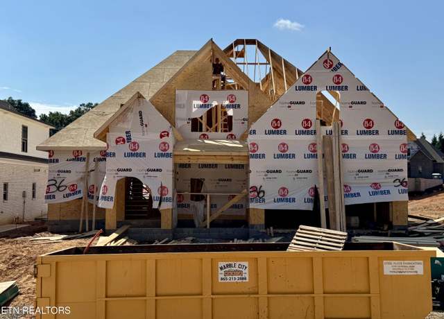 Property at 1128 Chardonnay Ln, Knoxville, TN 37932, 4 beds, 3.5 baths