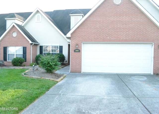 Property at 5959 Round Hill Ln, Knoxville, TN 37912, 2 beds, 2 baths