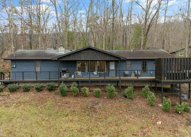Property at 3842 Pleasant View Ln, Sevierville, TN 37862, 3 beds, 2 baths