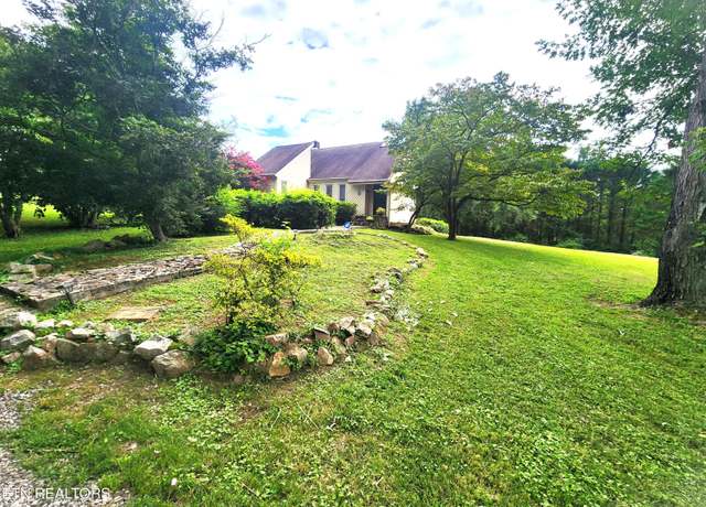 Property at 2624 Peach Orchard Rd, Maryville, TN 37803, 3 beds, 3 baths