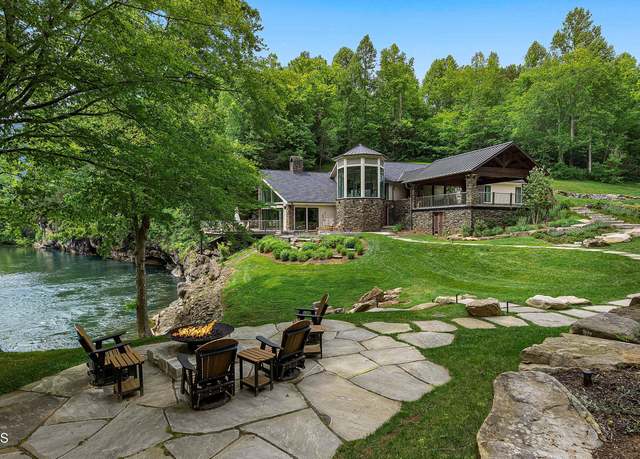 Property at 5532 Old Walland Hwy, Walland, TN 37886, 3 beds, 4 baths