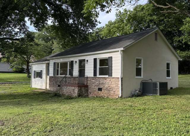 Property at 2204 Bradshaw Garden Rd, Knoxville, TN 37912, 4 beds, 1 bath