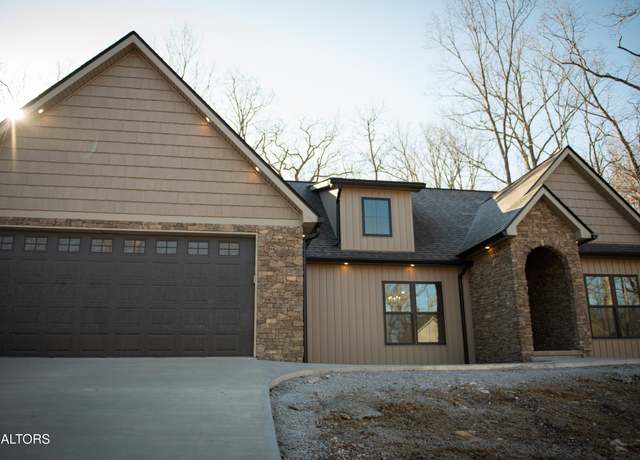 Property at 107 Leinster Ln, Crossville, TN 38558, 3 beds, 2 baths