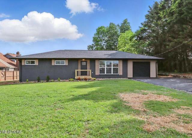 Property at 804 S Cedar St, Maryville, TN 37803, 3 beds, 2 baths