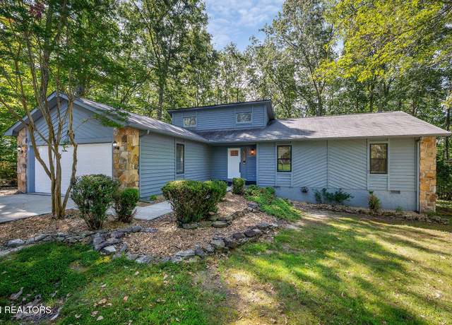 Property at 334 Lakeview Dr, Crossville, TN 38558, 3 beds, 2 baths