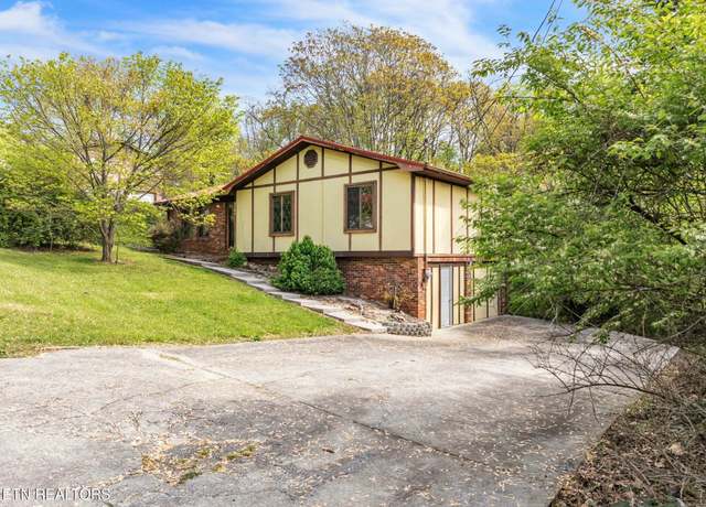 Property at 2137 Highview Dr, Morristown, TN 37813, 3 beds, 3 baths
