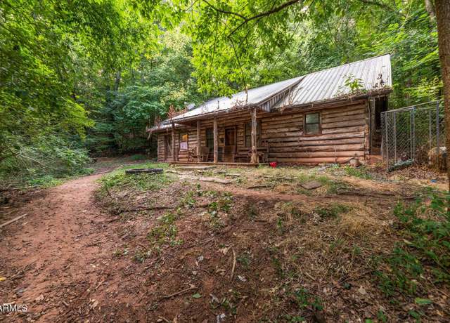 Property at 4913 Stump Rd, Maryville, TN 37803, 3 beds, 2 baths