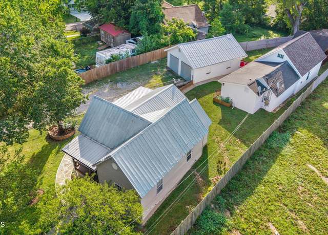 Property at 406 SW Mayfield Ave, Knoxville, TN 37920, 2 beds, 1 bath