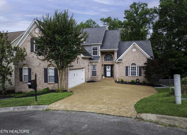 Property at 2122 Madison Grove Ln, Knoxville, TN 37922, 5 beds, 3.5 baths