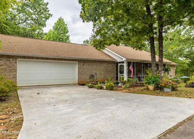 Property at 3636 Kagley View Dr, Maryville, TN 37803, 5 beds, 3.5 baths