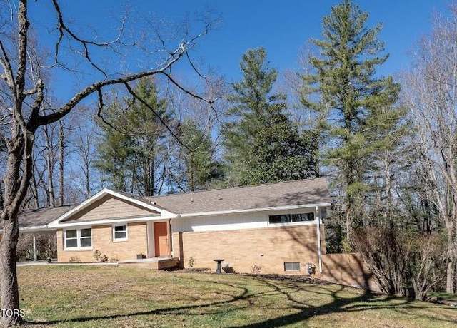 Property at 924 W Outer, Oak Ridge, TN 37830, 3 beds, 3 baths