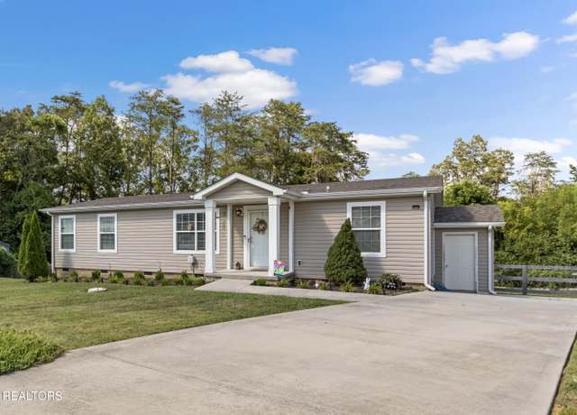 Property at 7404 Harmon Creek Ln, Knoxville, TN 37920, 3 beds, 2 baths