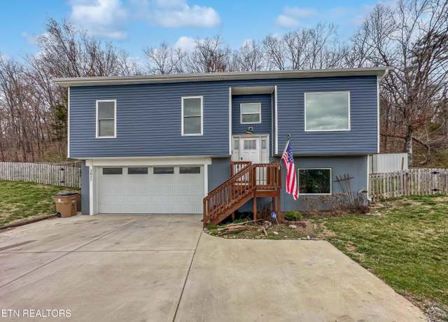 Property at 2817 Greenway Dr, Knoxville, TN 37918, 3 beds, 3 baths