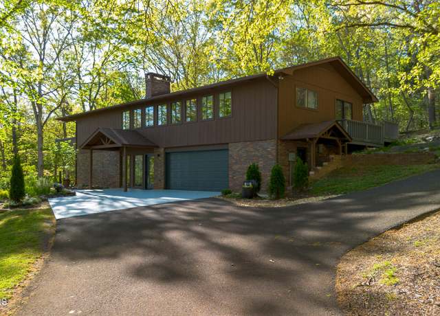 Property at 922 E Cross Rd, Dandridge, TN 37725, 2 beds, 3 baths