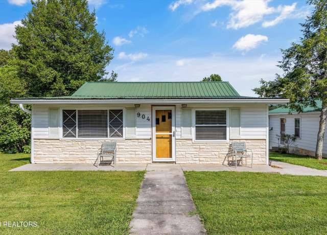 Property at 904 Ridge Rd, Maryville, TN 37803, 2 beds, 1 bath