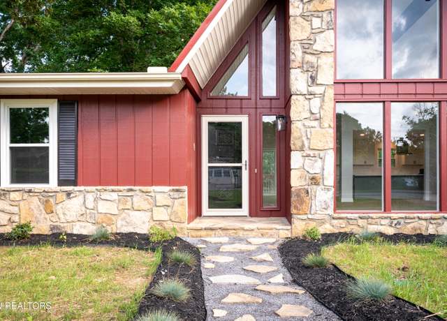 Property at 1126 Smokyview Dr, Sevierville, TN 37862, 4 beds, 3 baths