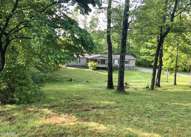 Property at 760 Poplar Dr, Crossville, TN 38571, 4 beds, 2.5 baths