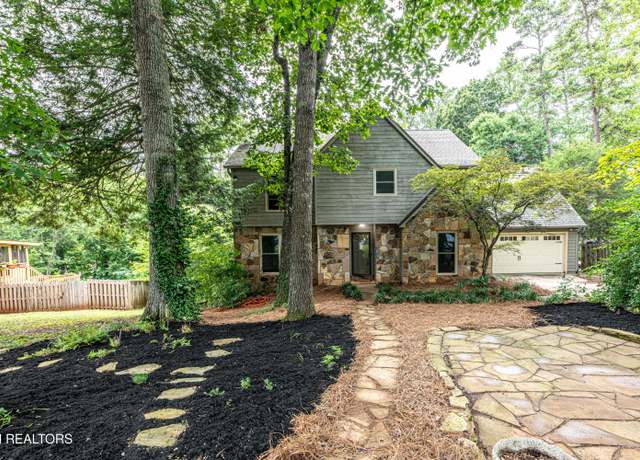 Property at 1140 Farrington Dr, Knoxville, TN 37923, 4 beds, 2.5 baths