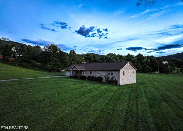 Property at 3643 Thomas Cross Rd, Sevierville, TN 37876, 3 beds, 2 baths