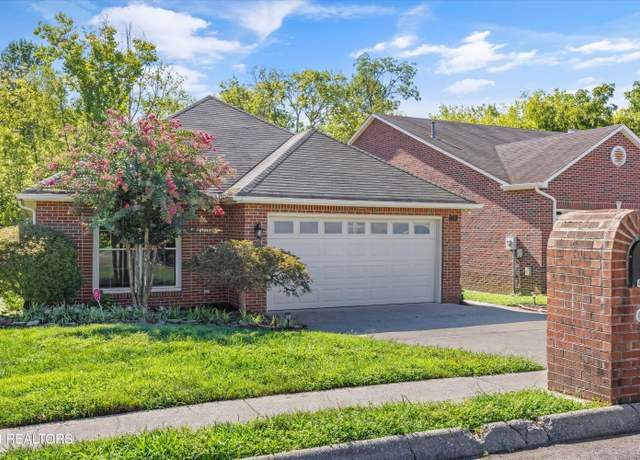 Property at 400 Creekview Ln, Knoxville, TN 37923, 3 beds, 2 baths