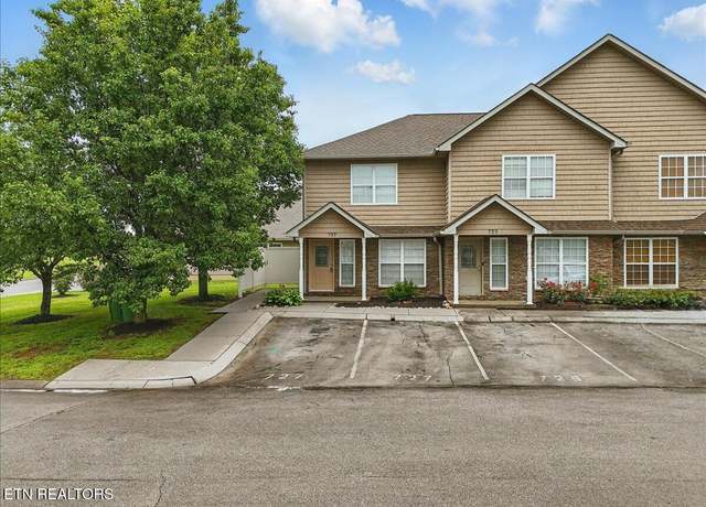Property at 727 Casey Ln, Maryville, TN 37801, 2 beds, 2.5 baths