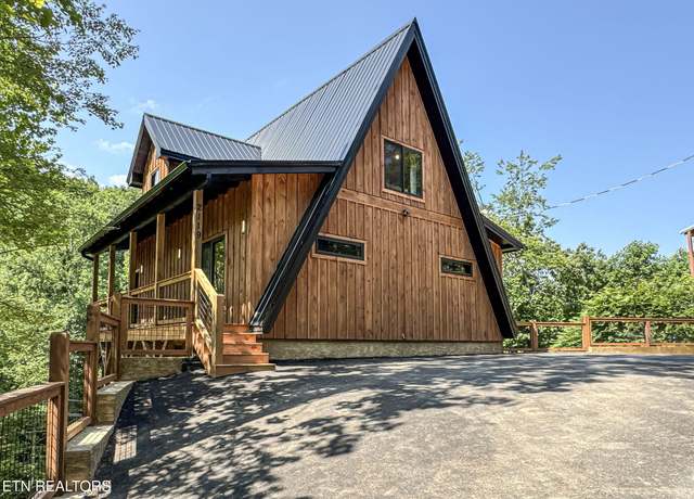 Property at 2119 Beach Front Dr, Sevierville, TN 37862, 2 beds, 2.5 baths