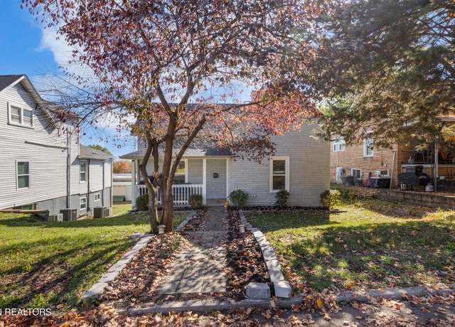 Property at 402 W 2nd Ave, Lenoir City, TN 37771, 2 beds, 1 bath
