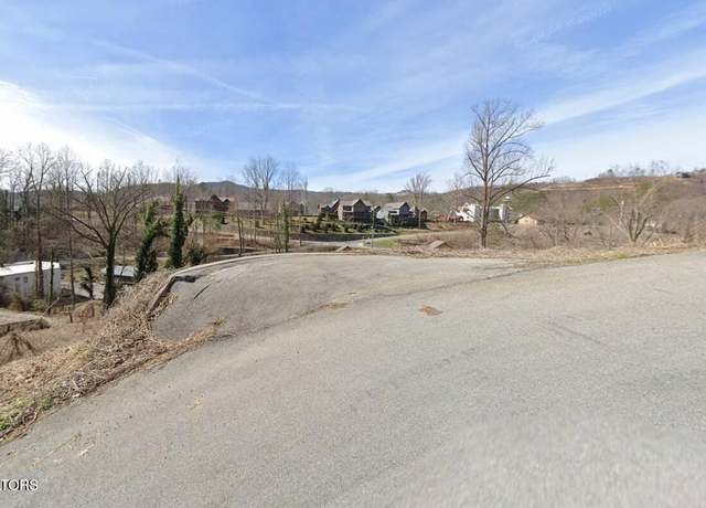Property at 611 Davenport Rd, Gatlinburg, TN 37738