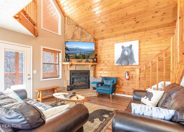 Property at 1136 Laddie Buck Ln, Gatlinburg, TN 37738, 2 beds, 3 baths